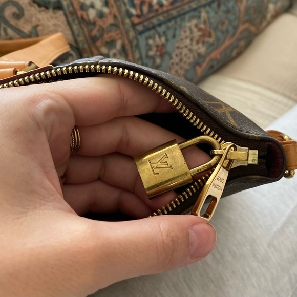 Authentic Monogram Estrela Louis Vuitton Bag - 2016 Collection - Picture 9 of 14